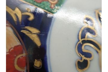 明治期　伊万里焼　錦手　金襴手　染錦　二重角富(角冨)　金彩　色絵　桃図　草花文　8.3寸皿　約25cm　煌びやかで豪華な絵付けの大皿2枚セット(深皿、和皿、和食器、八寸三分)(R-062557)
