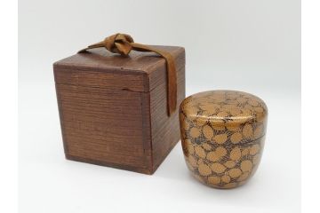 時代物　明治期　松葉　蒔絵　木製　棗(共箱付き、金地、松の実、茶器、茶道具、漆器、漆工芸)(R-062568)