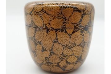 時代物　明治期　松葉　蒔絵　木製　棗(共箱付き、金地、松の実、茶器、茶道具、漆器、漆工芸)(R-062568)