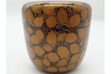 時代物　明治期　松葉　蒔絵　木製　棗(共箱付き、金地、松の実、茶器、茶道具、漆器、漆工芸)(R-062568)