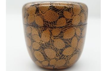 時代物　明治期　松葉　蒔絵　木製　棗(共箱付き、金地、松の実、茶器、茶道具、漆器、漆工芸)(R-062568)