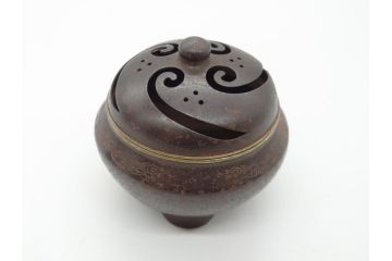 希少　金寿堂　名人　雨宮宗造　龍毛彫り　鐡香炉　鉄製(共箱付き、香爐、三つ脚)(R-062569)