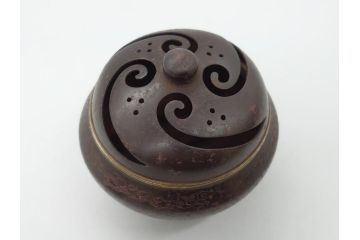 希少　金寿堂　名人　雨宮宗造　龍毛彫り　鐡香炉　鉄製(共箱付き、香爐、三つ脚)(R-062569)