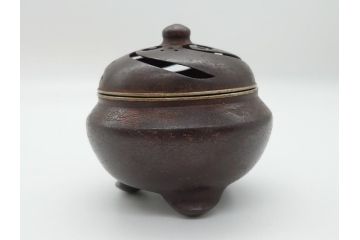希少　金寿堂　名人　雨宮宗造　龍毛彫り　鐡香炉　鉄製(共箱付き、香爐、三つ脚)(R-062569)