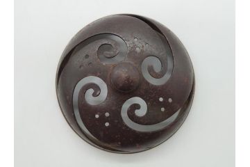 希少　金寿堂　名人　雨宮宗造　龍毛彫り　鐡香炉　鉄製(共箱付き、香爐、三つ脚)(R-062569)