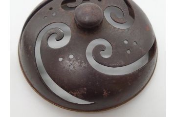希少　金寿堂　名人　雨宮宗造　龍毛彫り　鐡香炉　鉄製(共箱付き、香爐、三つ脚)(R-062569)