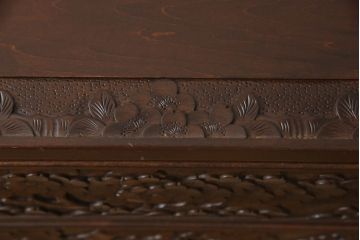 中古　美品　大阪屋家具店　軽井沢彫り　咲き誇る桜が見事に彫刻されたサイドチェスト(衣装箪笥、和タンス、引き出し、サイドボード)(R-062576)