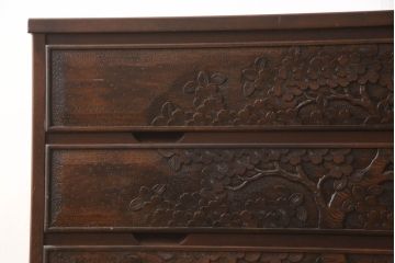 中古　美品　大阪屋家具店　軽井沢彫り　咲き誇る桜が見事に彫刻されたサイドチェスト(衣装箪笥、和タンス、引き出し、サイドボード)(R-062576)