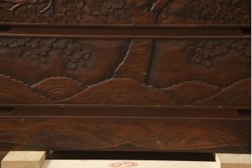中古　美品　大阪屋家具店　軽井沢彫り　咲き誇る桜が見事に彫刻されたサイドチェスト(衣装箪笥、和タンス、引き出し、サイドボード)(R-062576)