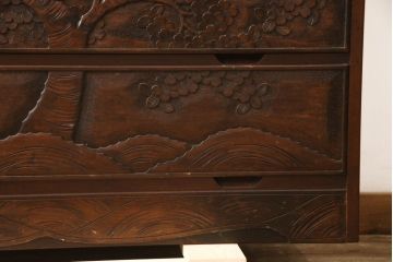 中古　美品　大阪屋家具店　軽井沢彫り　咲き誇る桜が見事に彫刻されたサイドチェスト(衣装箪笥、和タンス、引き出し、サイドボード)(R-062576)