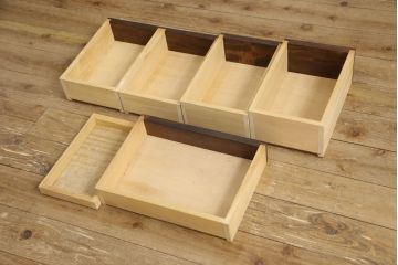 中古　軽井沢彫り　趣ある木の色合いと凝った桜の意匠が和の雰囲気を高めるドレッサーとスツールのセット(鏡台、化粧台、ミラー)(R-062577)