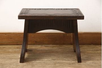 中古　軽井沢彫り　趣ある木の色合いと凝った桜の意匠が和の雰囲気を高めるドレッサーとスツールのセット(鏡台、化粧台、ミラー)(R-062577)