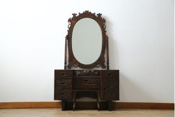 中古　軽井沢彫り　趣ある木の色合いと凝った桜の意匠が和の雰囲気を高めるドレッサーとスツールのセット(鏡台、化粧台、ミラー)(R-062577)