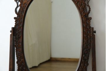 中古　軽井沢彫り　趣ある木の色合いと凝った桜の意匠が和の雰囲気を高めるドレッサーとスツールのセット(鏡台、化粧台、ミラー)(R-062577)