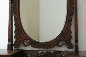 中古　軽井沢彫り　趣ある木の色合いと凝った桜の意匠が和の雰囲気を高めるドレッサーとスツールのセット(鏡台、化粧台、ミラー)(R-062577)