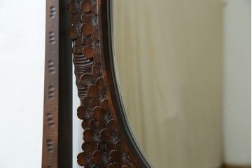 中古　軽井沢彫り　趣ある木の色合いと凝った桜の意匠が和の雰囲気を高めるドレッサーとスツールのセット(鏡台、化粧台、ミラー)(R-062577)