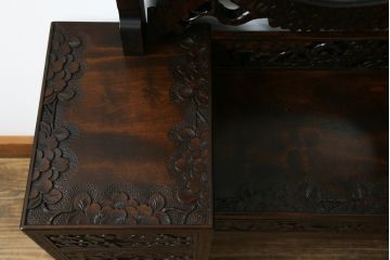 中古　軽井沢彫り　趣ある木の色合いと凝った桜の意匠が和の雰囲気を高めるドレッサーとスツールのセット(鏡台、化粧台、ミラー)(R-062577)