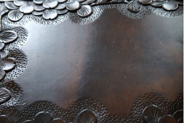 中古　軽井沢彫り　趣ある木の色合いと凝った桜の意匠が和の雰囲気を高めるドレッサーとスツールのセット(鏡台、化粧台、ミラー)(R-062577)