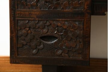 中古　軽井沢彫り　趣ある木の色合いと凝った桜の意匠が和の雰囲気を高めるドレッサーとスツールのセット(鏡台、化粧台、ミラー)(R-062577)