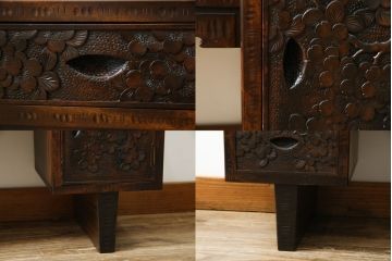 中古　軽井沢彫り　趣ある木の色合いと凝った桜の意匠が和の雰囲気を高めるドレッサーとスツールのセット(鏡台、化粧台、ミラー)(R-062577)