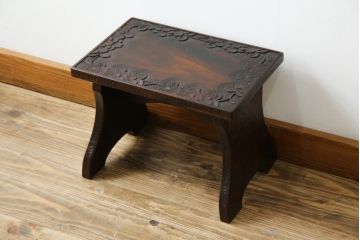中古　軽井沢彫り　趣ある木の色合いと凝った桜の意匠が和の雰囲気を高めるドレッサーとスツールのセット(鏡台、化粧台、ミラー)(R-062577)