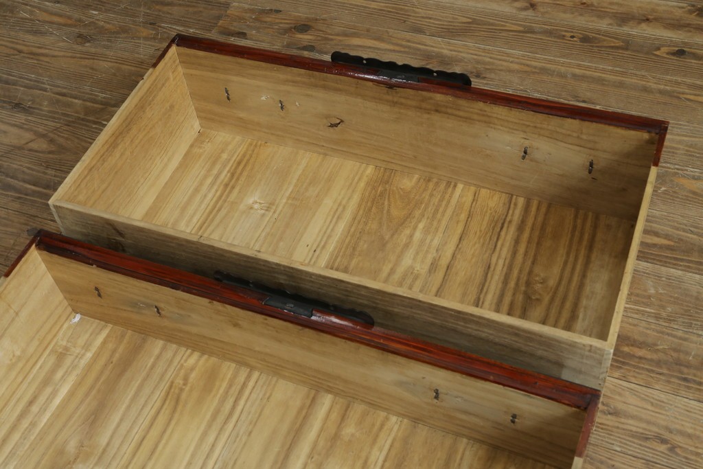 和製ビンテージ　国産　職人手造り　前面欅(ケヤキ)材　金具も分厚く立派!　船箪笥の錠前金具がついた佐渡箪笥ローボード　(R-062581)