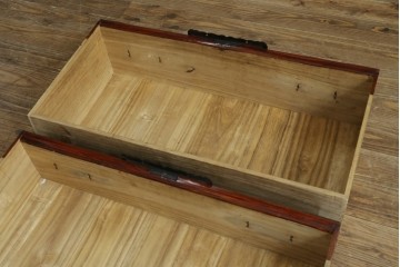 和製ビンテージ　国産　職人手造り　前面欅(ケヤキ)材　金具も分厚く立派!　船箪笥の錠前金具がついた佐渡箪笥ローボード　(R-062581)