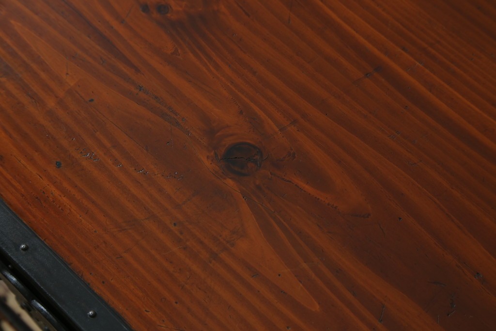 和製ビンテージ　国産　職人手造り　前面欅(ケヤキ)材　金具も分厚く立派!　船箪笥の錠前金具がついた佐渡箪笥ローボード　(R-062581)