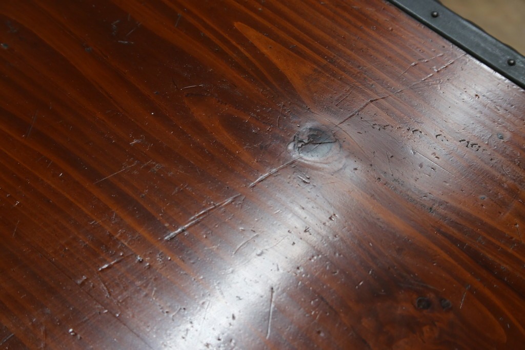 和製ビンテージ　国産　職人手造り　前面欅(ケヤキ)材　金具も分厚く立派!　船箪笥の錠前金具がついた佐渡箪笥ローボード　(R-062581)