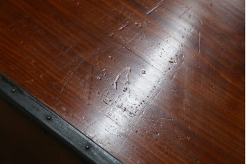 和製ビンテージ　国産　職人手造り　前面欅(ケヤキ)材　金具も分厚く立派!　船箪笥の錠前金具がついた佐渡箪笥ローボード　(R-062581)