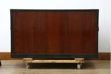和製ビンテージ　国産　職人手造り　前面欅(ケヤキ)材　金具も分厚く立派!　船箪笥の錠前金具がついた佐渡箪笥ローボード　(R-062581)