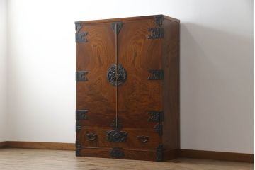中古　伝統民芸　岩谷堂箪笥　左右対称な杢目と重厚な金具が魅力的な着物箪笥(衣装盆、和タンス、収納たんす、引き出し、衣装箪笥)(R-062584)