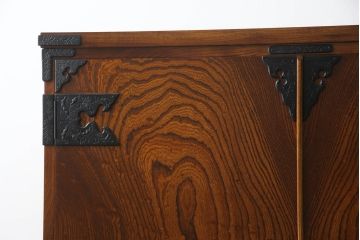 中古　伝統民芸　岩谷堂箪笥　左右対称な杢目と重厚な金具が魅力的な着物箪笥(衣装盆、和タンス、収納たんす、引き出し、衣装箪笥)(R-062584)