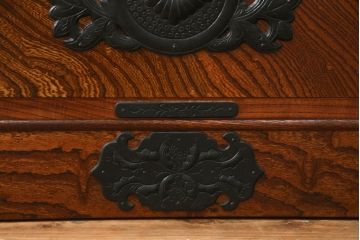 中古　伝統民芸　岩谷堂箪笥　左右対称な杢目と重厚な金具が魅力的な着物箪笥(衣装盆、和タンス、収納たんす、引き出し、衣装箪笥)(R-062584)