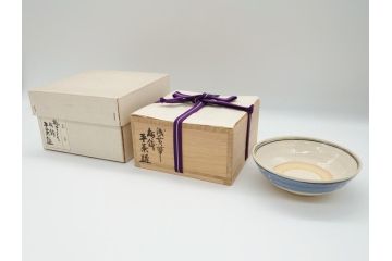 真葛　香斎　浅黄帯　梅鉢　絵高麗　平茶碗　十二代　久田宗也(中誠宗也)尋牛斎　御書付　4.6寸　約14cm(共箱付き、和食器、茶碗、四寸六分)(R-062586)