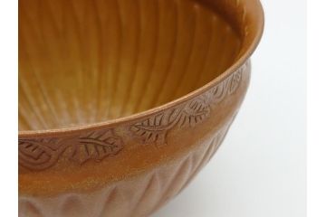 金物師　十一代　中川浄益　菊唐草彫り　モウル　建水　4.6寸(共箱付き、モール、茶道具、こぼし、水翻、和食器、四寸六分)(R-062588)