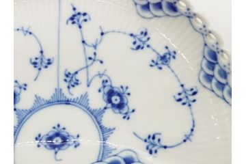 デンマーク　ROYAL　COPENHAGEN(ロイヤルコペンハーゲン)　ブルーフルーテッド　フルレース　クレセント　ディッシュ2客セット(変形皿、三門型、洋食器、プレート)(定価約88000円)(R-062590)