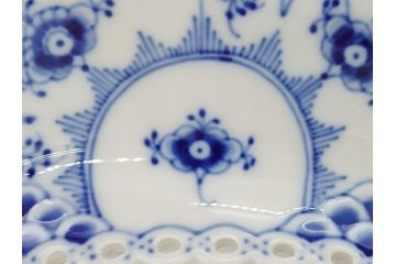 デンマーク　ROYAL　COPENHAGEN(ロイヤルコペンハーゲン)　ブルーフルーテッド　フルレース　クレセント　ディッシュ2客セット(変形皿、三門型、洋食器、プレート)(定価約88000円)(R-062590)