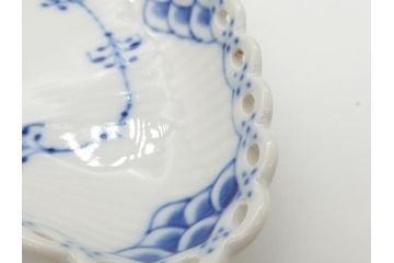 デンマーク　ROYAL　COPENHAGEN(ロイヤルコペンハーゲン)　ブルーフルーテッド　フルレース　クレセント　ディッシュ2客セット(変形皿、三門型、洋食器、プレート)(定価約88000円)(R-062590)