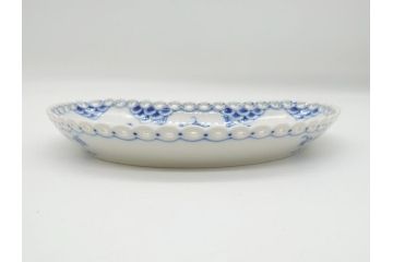 デンマーク　ROYAL　COPENHAGEN(ロイヤルコペンハーゲン)　ブルーフルーテッド　フルレース　クレセント　ディッシュ2客セット(変形皿、三門型、洋食器、プレート)(定価約88000円)(R-062590)