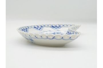 デンマーク　ROYAL　COPENHAGEN(ロイヤルコペンハーゲン)　ブルーフルーテッド　フルレース　クレセント　ディッシュ2客セット(変形皿、三門型、洋食器、プレート)(定価約88000円)(R-062590)