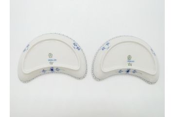 デンマーク　ROYAL　COPENHAGEN(ロイヤルコペンハーゲン)　ブルーフルーテッド　フルレース　クレセント　ディッシュ2客セット(変形皿、三門型、洋食器、プレート)(定価約88000円)(R-062590)