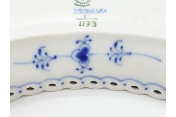 デンマーク　ROYAL　COPENHAGEN(ロイヤルコペンハーゲン)　ブルーフルーテッド　フルレース　クレセント　ディッシュ2客セット(変形皿、三門型、洋食器、プレート)(定価約88000円)(R-062590)