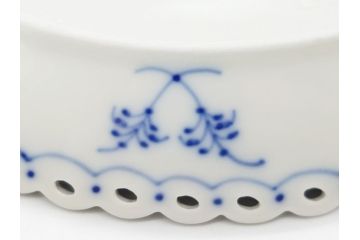 デンマーク　ROYAL　COPENHAGEN(ロイヤルコペンハーゲン)　ブルーフルーテッド　フルレース　クレセント　ディッシュ2客セット(変形皿、三門型、洋食器、プレート)(定価約88000円)(R-062590)