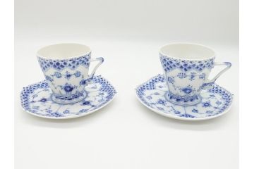デンマーク　ROYAL　COPENHAGEN(ロイヤルコペンハーゲン)　ブルーフルーテッド　フルレース　ペア　コーヒーカップ&ソーサー2客セット(洋食器)(定価約110000円)(R-062595)