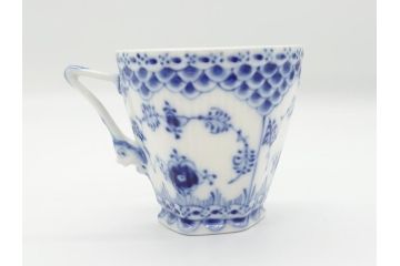 デンマーク　ROYAL　COPENHAGEN(ロイヤルコペンハーゲン)　ブルーフルーテッド　フルレース　ペア　コーヒーカップ&ソーサー2客セット(洋食器)(定価約110000円)(R-062595)