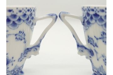 デンマーク　ROYAL　COPENHAGEN(ロイヤルコペンハーゲン)　ブルーフルーテッド　フルレース　ペア　コーヒーカップ&ソーサー2客セット(洋食器)(定価約110000円)(R-062595)