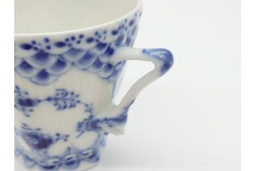 デンマーク　ROYAL　COPENHAGEN(ロイヤルコペンハーゲン)　ブルーフルーテッド　フルレース　ペア　コーヒーカップ&ソーサー2客セット(洋食器)(定価約110000円)(R-062595)