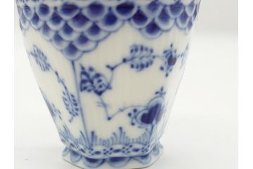 デンマーク　ROYAL　COPENHAGEN(ロイヤルコペンハーゲン)　ブルーフルーテッド　フルレース　ペア　コーヒーカップ&ソーサー2客セット(洋食器)(定価約110000円)(R-062595)