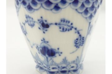 デンマーク　ROYAL　COPENHAGEN(ロイヤルコペンハーゲン)　ブルーフルーテッド　フルレース　ペア　コーヒーカップ&ソーサー2客セット(洋食器)(定価約110000円)(R-062595)
